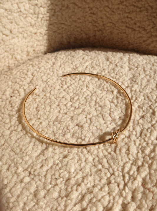 Dainty knot choker