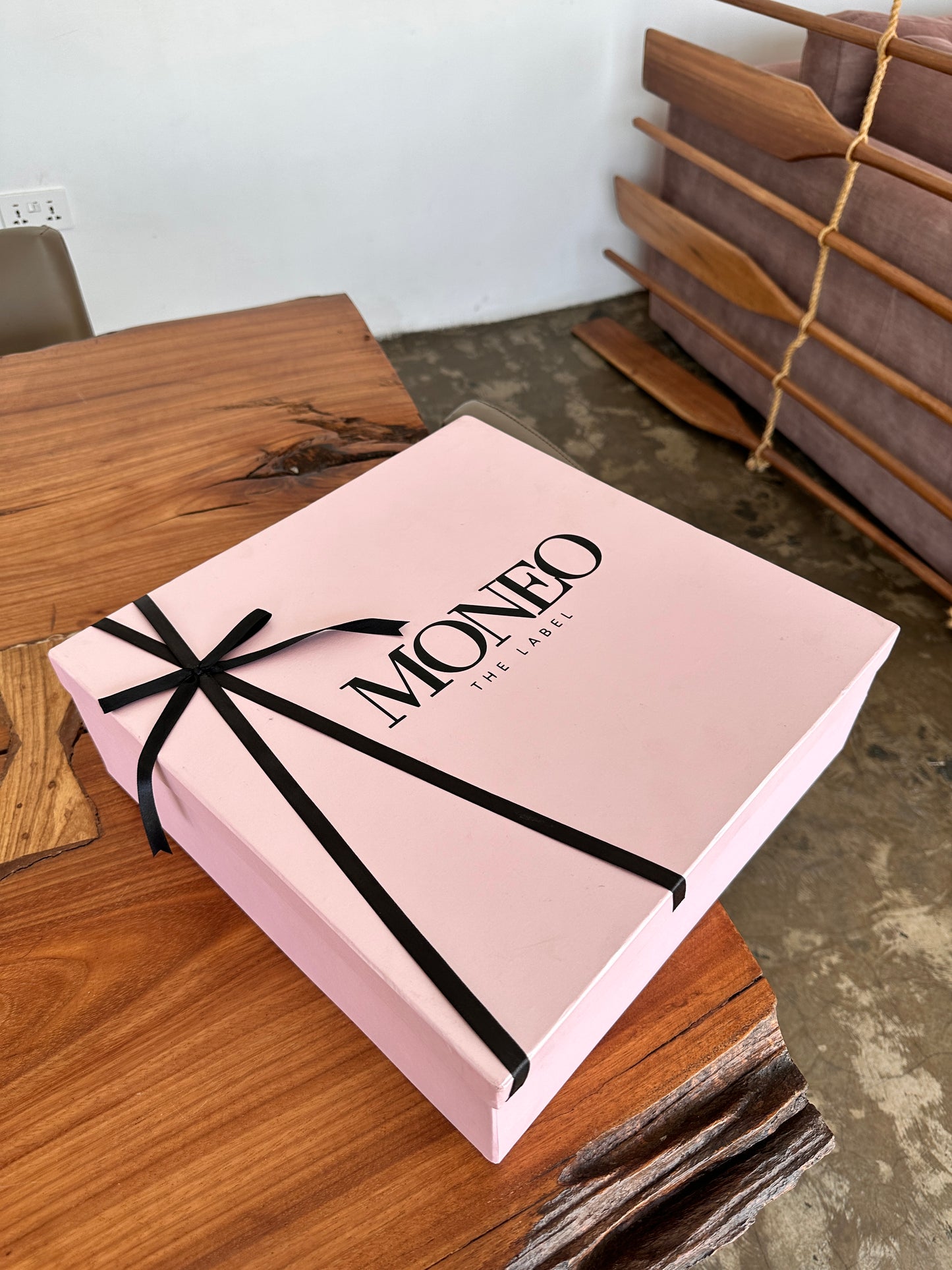 XL Moneo Gift Box.