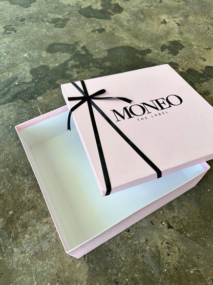 XL Moneo Gift Box.