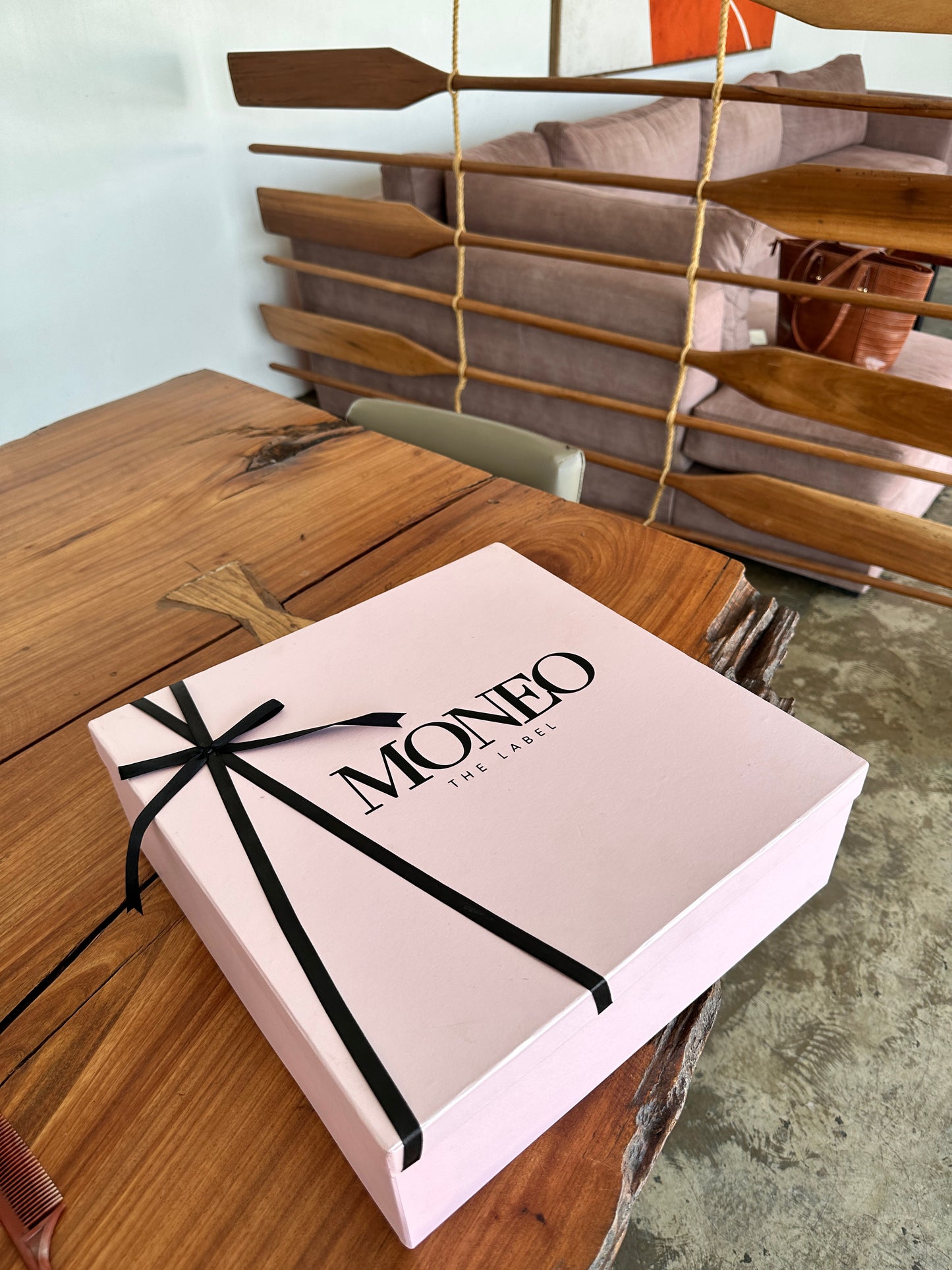 XL Moneo Gift Box.